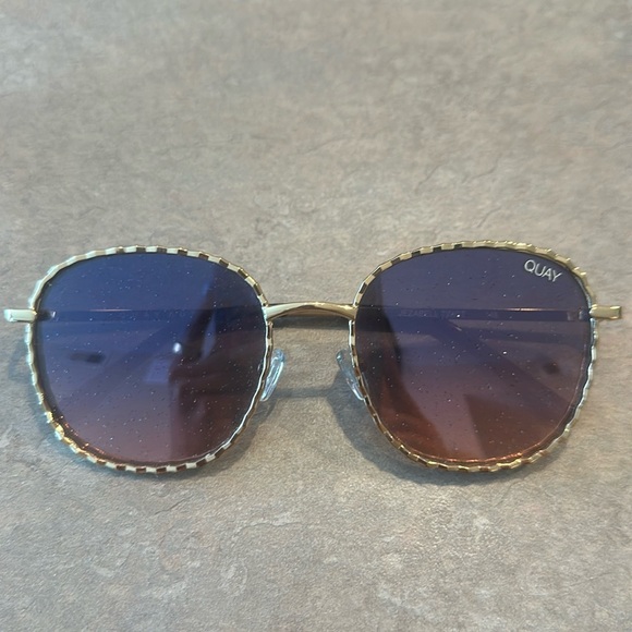 Quay Sunglasses - Picture 1 of 2